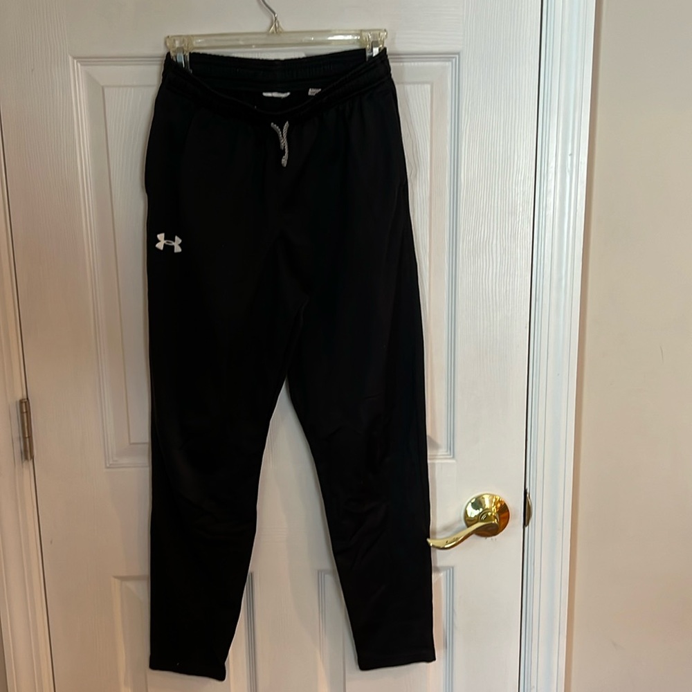 Under armor sweatpants size yxl in black like new